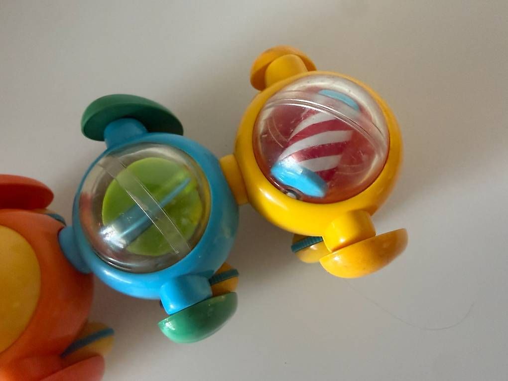 Spielzeuge: Train musical Brio  Chenille avec 4 wagons-capsules – Gebraucht aus Genève von Poutch82 1