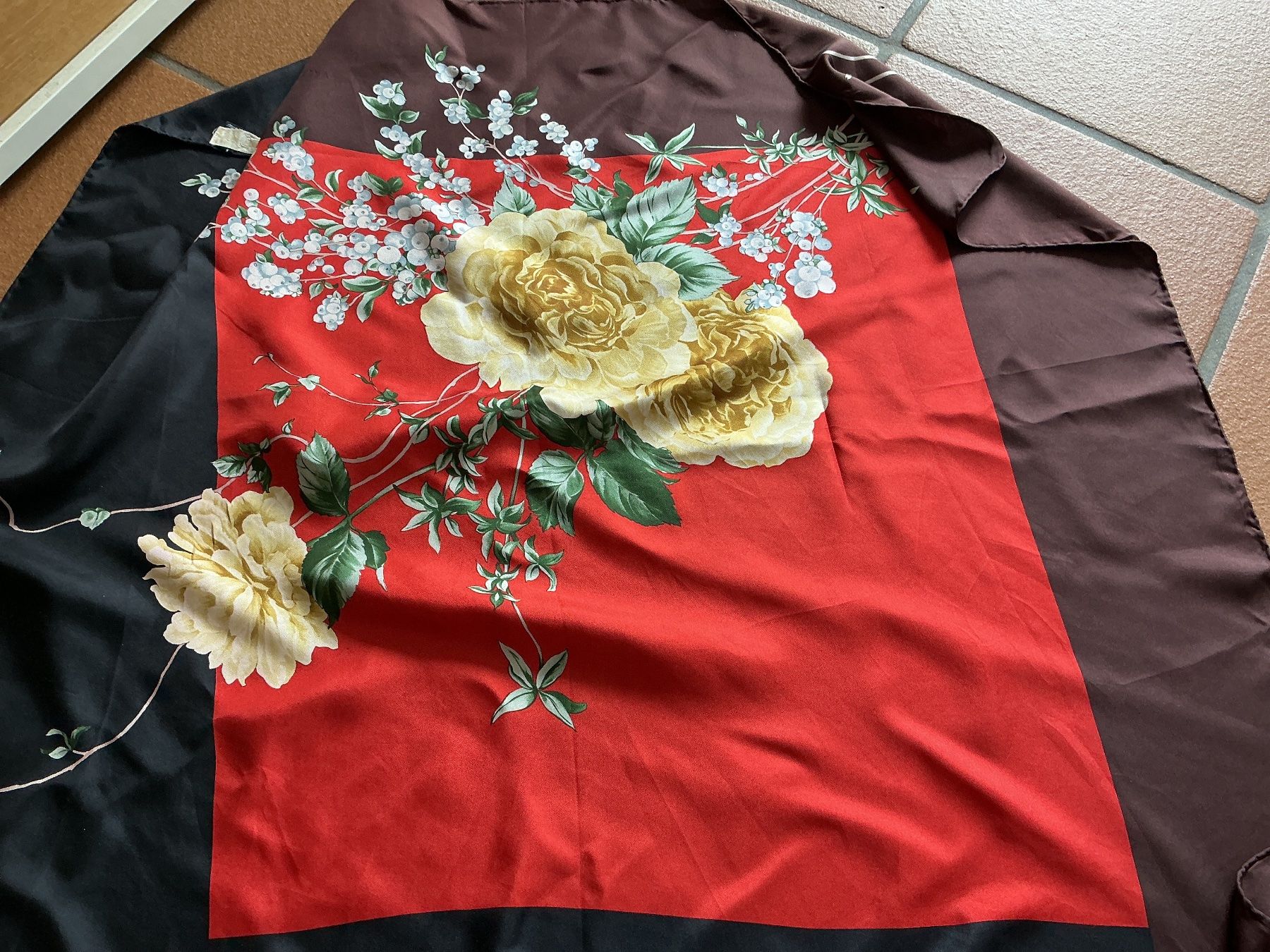 Valentino Foulards & écharpes: Seidentuch Valentino – D'occasion à Wettingen par Andres54 2