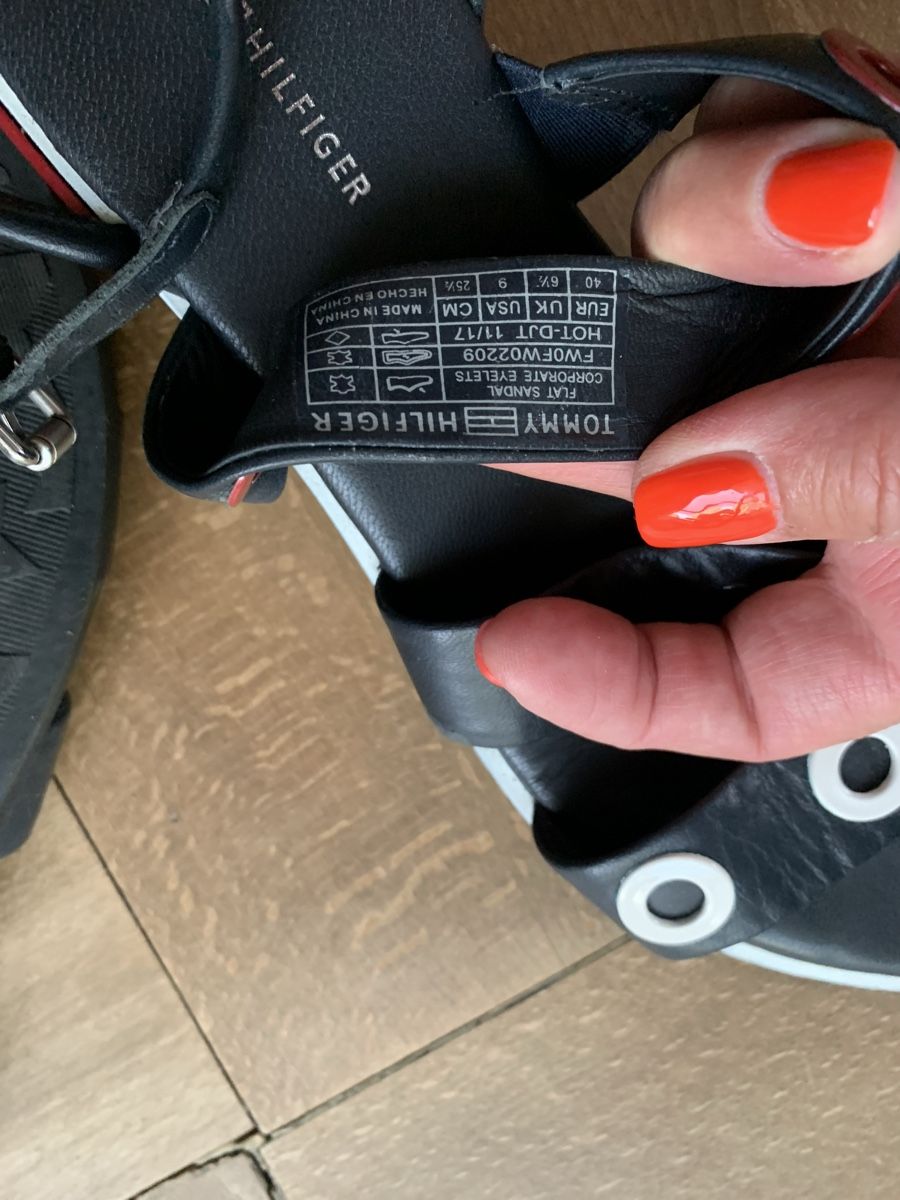 Tommy Hilfiger Scarpe da donna: Sandale à bride Tommy Hilfiger – Usato da La Neuveville venduto da nat_r69j 1