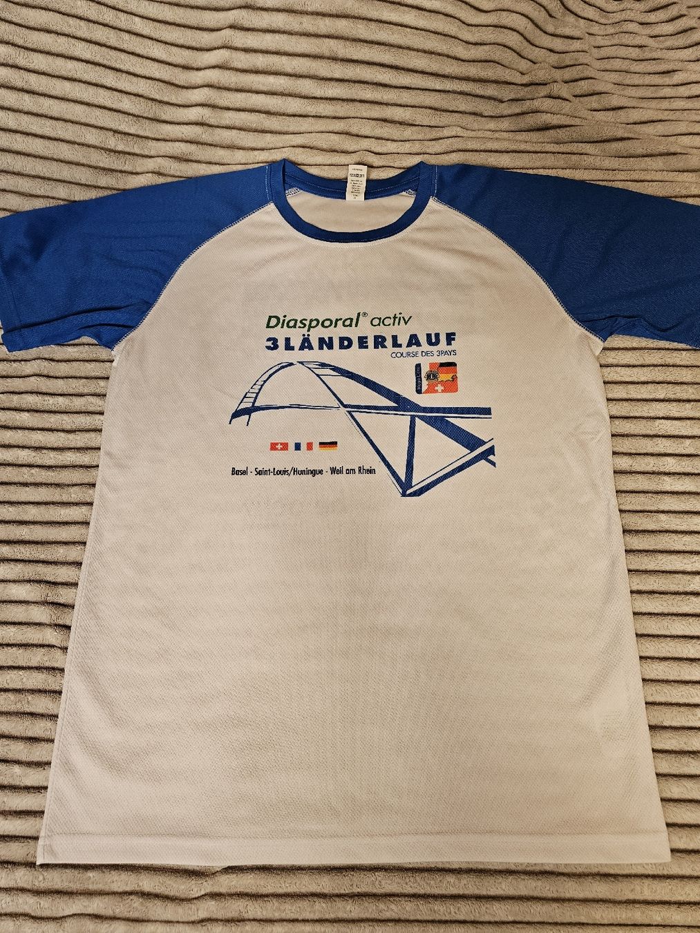 T-shirt: Laufshirt  "3Länderlauf" Grösse S – Nuovo (secondo la descrizione) da Kaisten venduto da Wavechip
