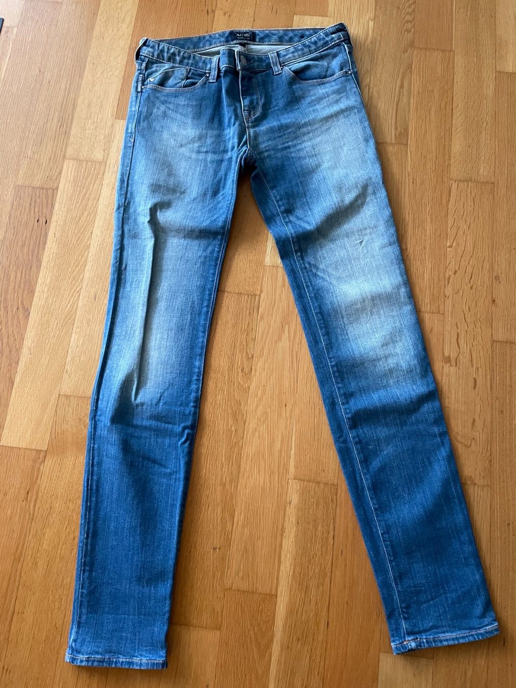 Armani Jeans: Original ARMANI Damen Jeans – Usato da Luzern venduto da cole.trickle