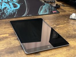Apple iPad 8 32GB Wi-Fi in gutem Zustand, Akku 85%