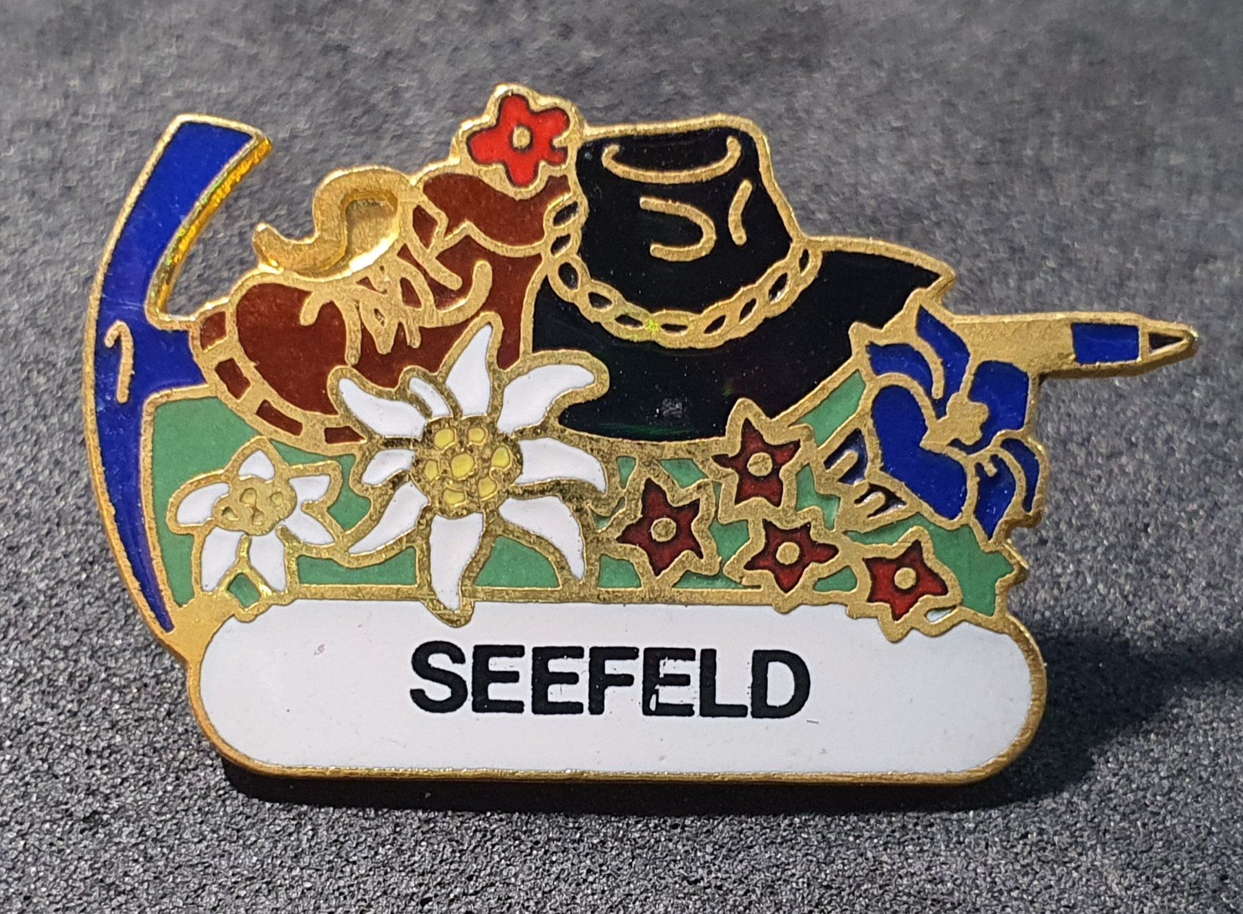 Placchette & Badge: W701 - Pin SEEFELD Wandern – Usato da Reinach BL venduto da Boston-Verkauf