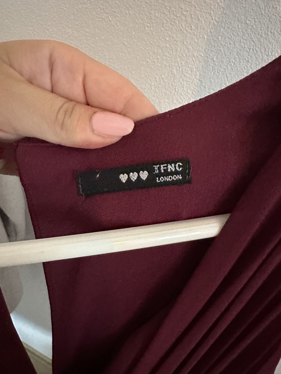 Kleider: TFNC London Kleid, bordeaux – Gebraucht aus St. Gallen von raphaela_99 2