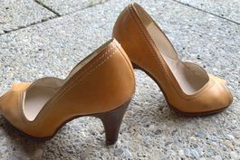 Klassische echt Leder Pumps in hellgelb-beige Grösse 36