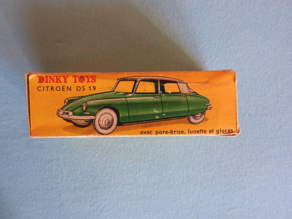 0179 Dinky Toys France No. 24CP Citroen DS crème aubergine (I