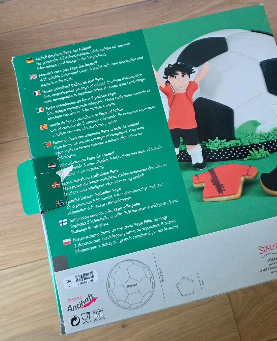 Teglie da forno: Fussball Kuchen Backform mit 5-Eck Ausstechform – Nuovo (secondo la descrizione) da Aarau venduto da Ahoffa 2