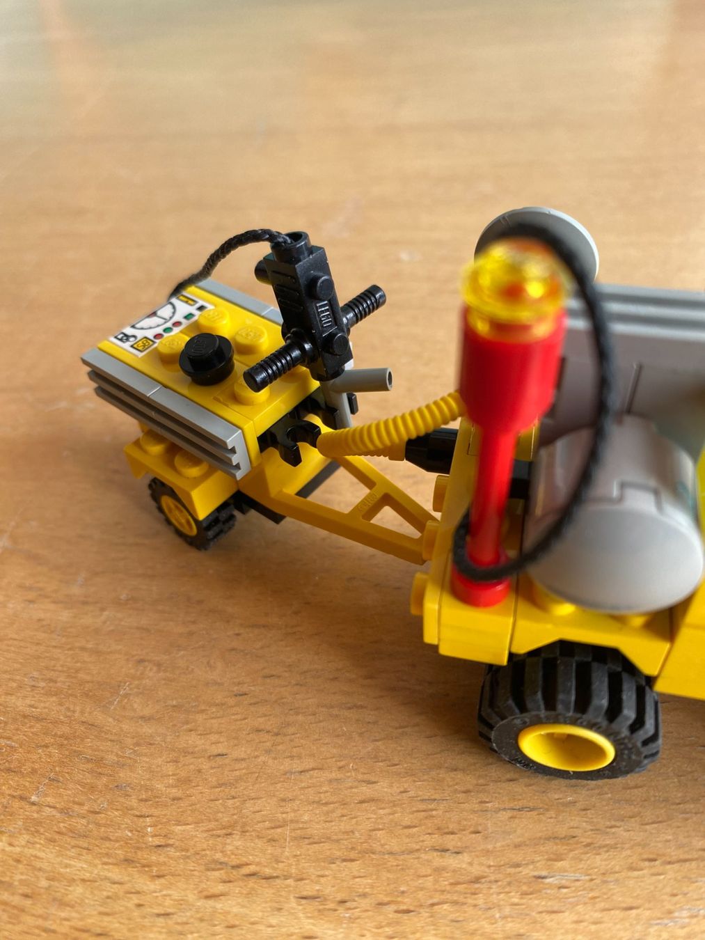 Lego Baukästen: 2 Lego Sets 6667 Strassenbau-Reparaturwagen und 6335 Dumper – Gebraucht aus Niederuzwil von Flohbruno 4