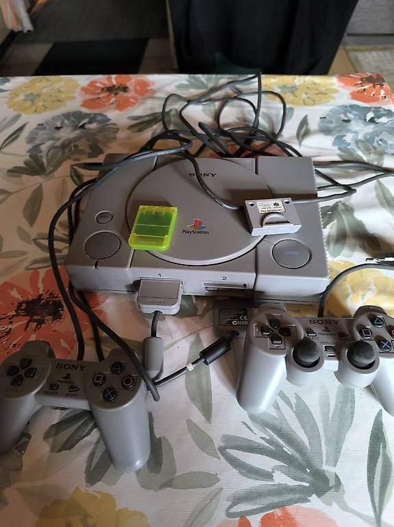 Konsolen: Sony Play Station mit Spiele – Gebraucht aus Walliswil-Nbipp von australien2007 1