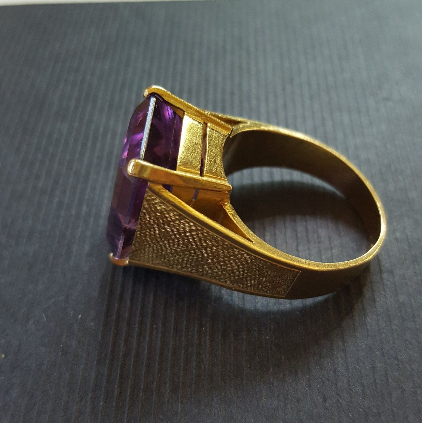 Anelli: Massiv 18 Karat 750 Gold Amethyst Ring – Usato da Wald ZH venduto da Aniade 2