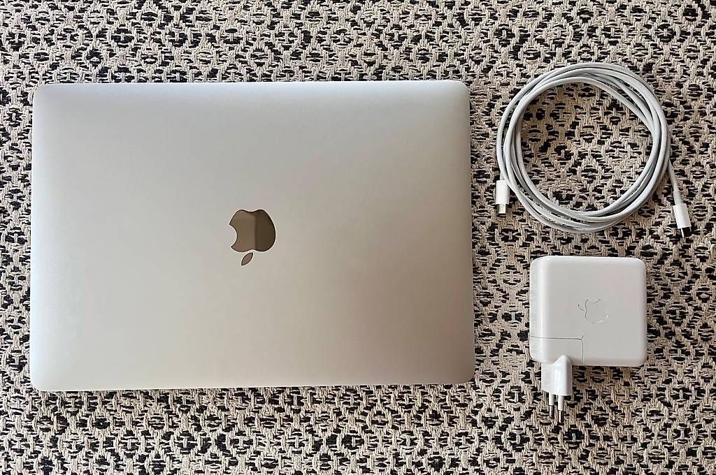 Notebook: Apple MacBook Pro 13, 2018, Silber – Usato da Riehen venduto da JonasFriesen