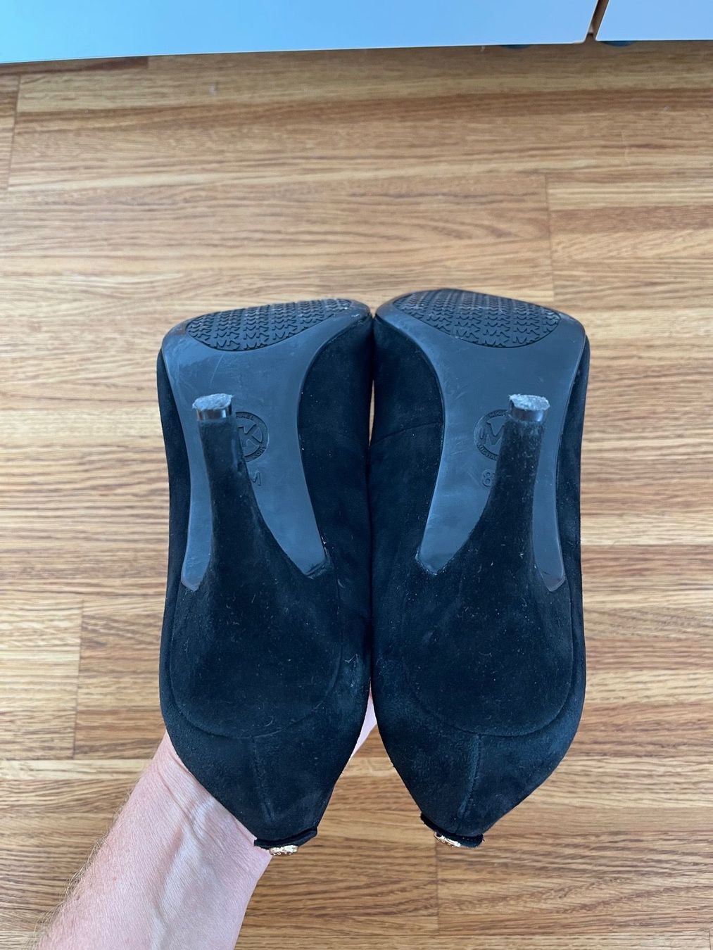 Michael Kors Scarpe da donna: MICHAEL KORS Pumps Wildleder schwarz, Gr. 38.5 – Usato da Küsnacht ZH venduto da madrilena77 4