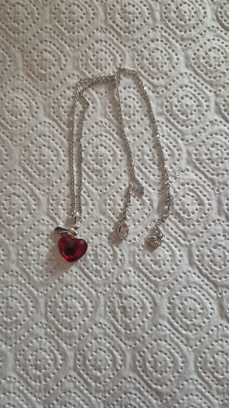 Swarovski Catenine: Collier pendentif coeur rouge Swarovski – Nuovo (secondo la descrizione) da Versoix venduto da aline_b