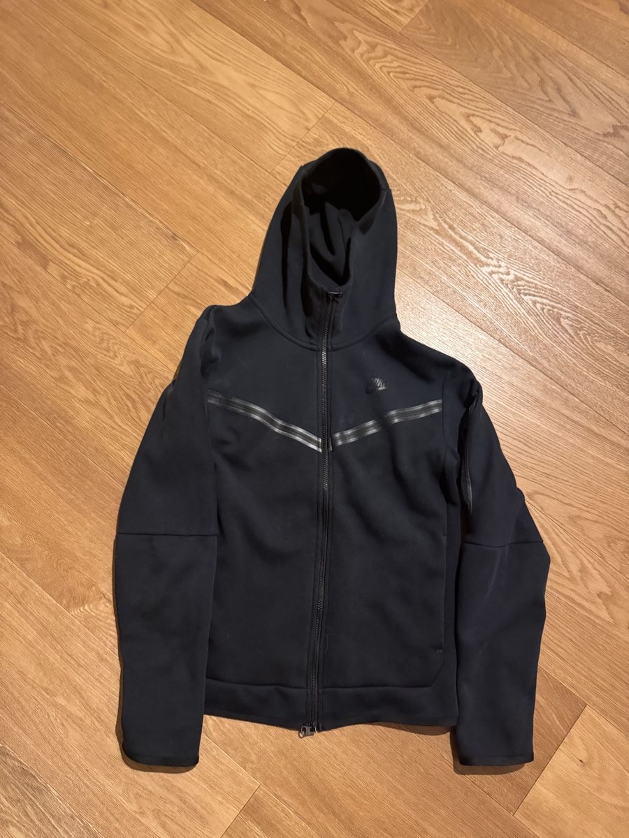 Nike Giacche: Nike Tech Hoodie Noir Taille S – Usato da Le Mont-sur-Lausanne venduto da nat_kt2b