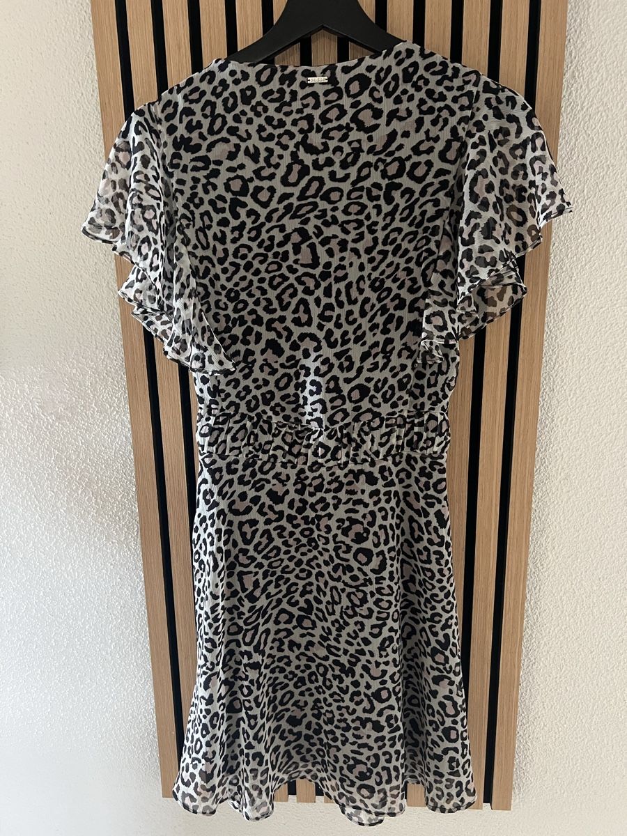 Guess Vestiti: Kleid mit Leo-Muster von Guess Grösse S kurzarm – Nuovo e nell'imballaggio originale da Ruswil venduto da meg_7c6v 1