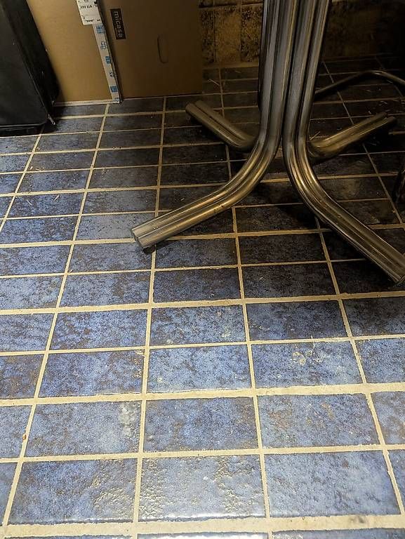 Tavoli: Runder Naturstein / Marmortisch – Usato da Bänk (Dägerlen) venduto da Greentea232 1