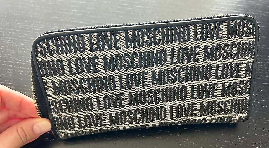 Moschino Portemonnaie: Moschino Damenportemonnaie – Gebraucht aus Zürich von chi_mf67