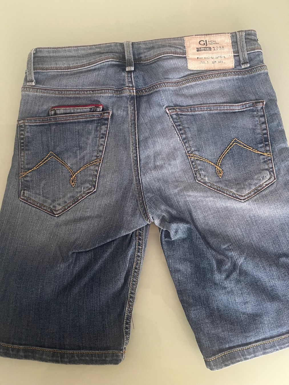 Jeans: Shorts von Gaudi Jeans Gr. 30 – Usato da Näfels venduto da ale_c9qn 1