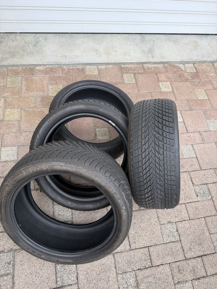Pneus & Kompletträder: Reifen 245/40R19 98H Winter – Gebraucht aus Lüchingen von san_xqw7