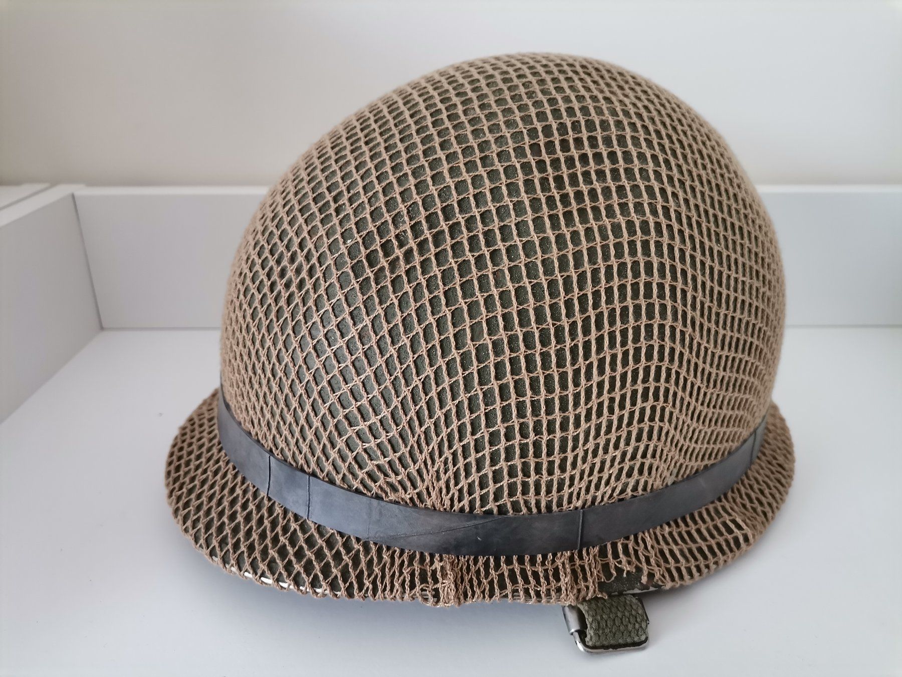 Uniformi & Effetti personali: Elastique caoutchouc pour casque militaire – Usato da Onex venduto da Neimad7 2