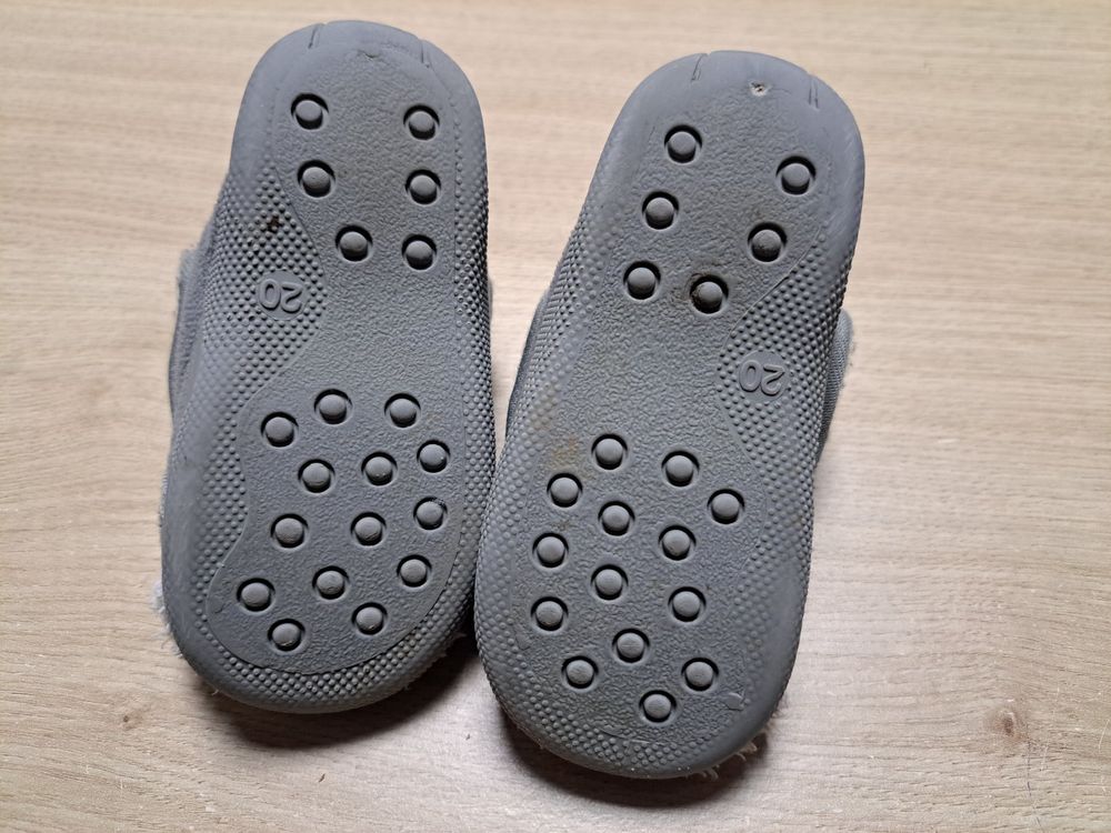 Chaussures garçon: Chaussons enfant taille 20 – D'occasion à Marly par Mumu1723 1