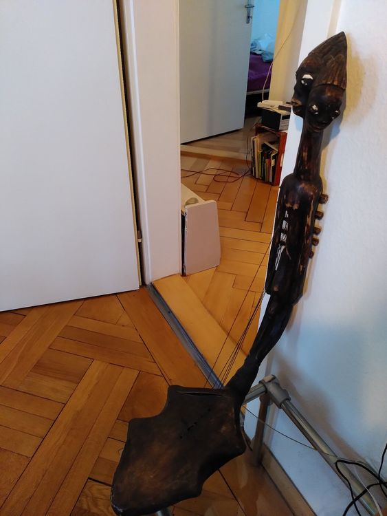 Kunsthandwerkliche Harfe aus dem Kongo | Kaufen auf Ricardo