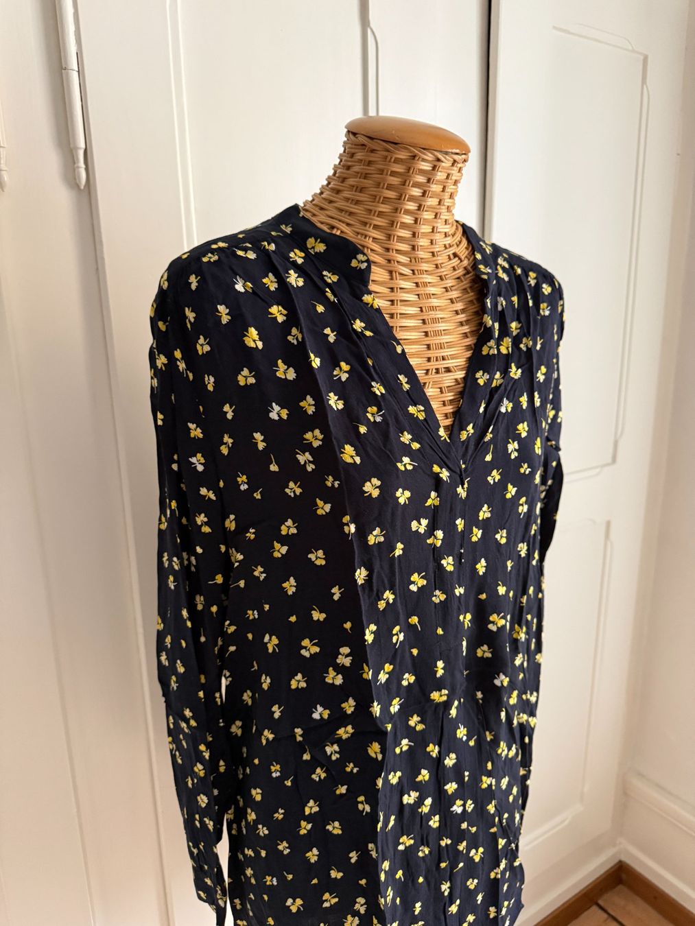 H&M Vestiti: Kleidchen dunkelblau-gelb geblümt 38 – Usato da Zürich venduto da Diazaio 1