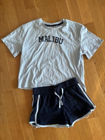 Schönes Pyjama Gr. 146/152, Neu