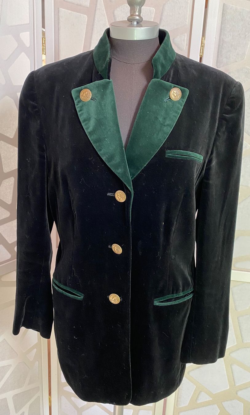 Jacken: Beautiful vintage black velvet jacket. M – Gebraucht aus Grund b. Gstaad von PlageNeigeplus