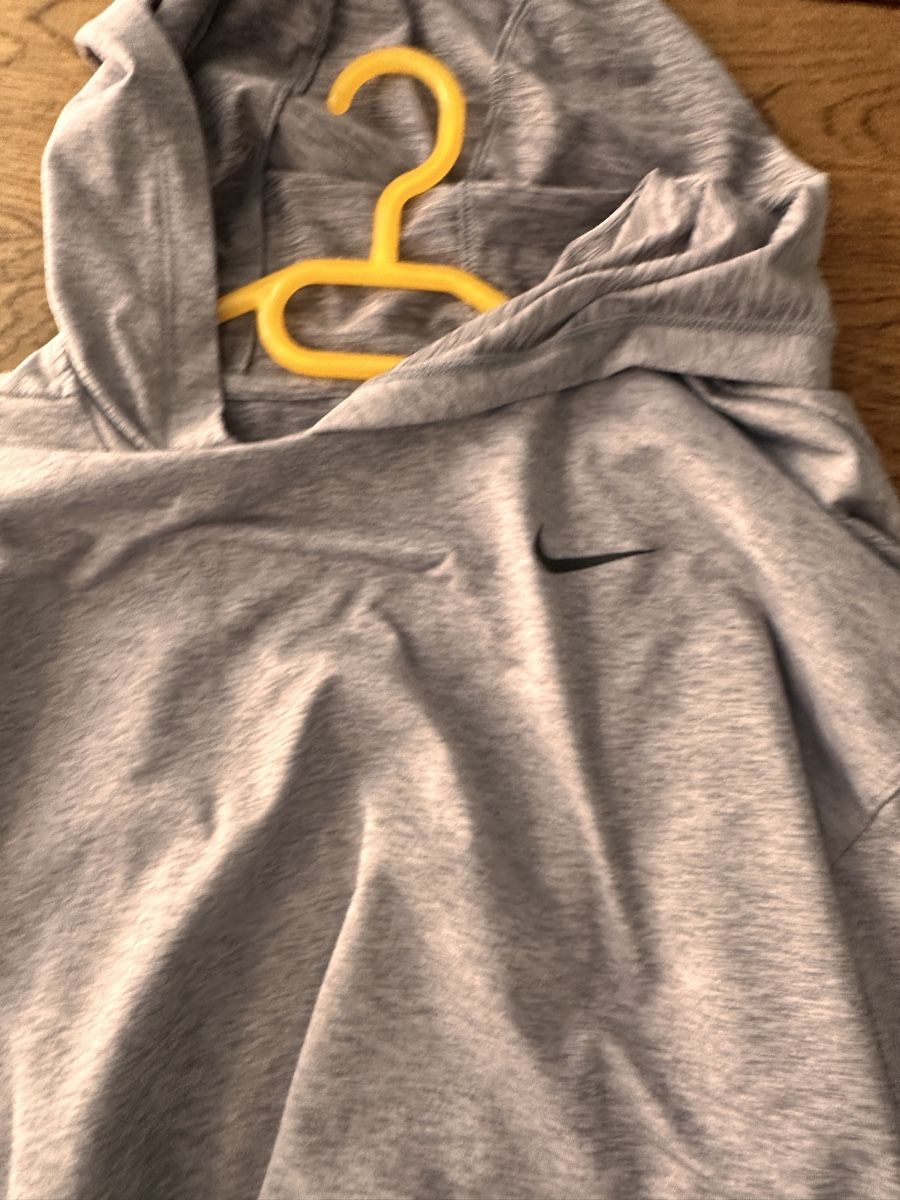 Pullover & Sweatshirts: Nike Dri-FIT Pullover Hoodie - Grey, Size M - Great! – Gebraucht aus Gattikon von 386ComicEmpire 2