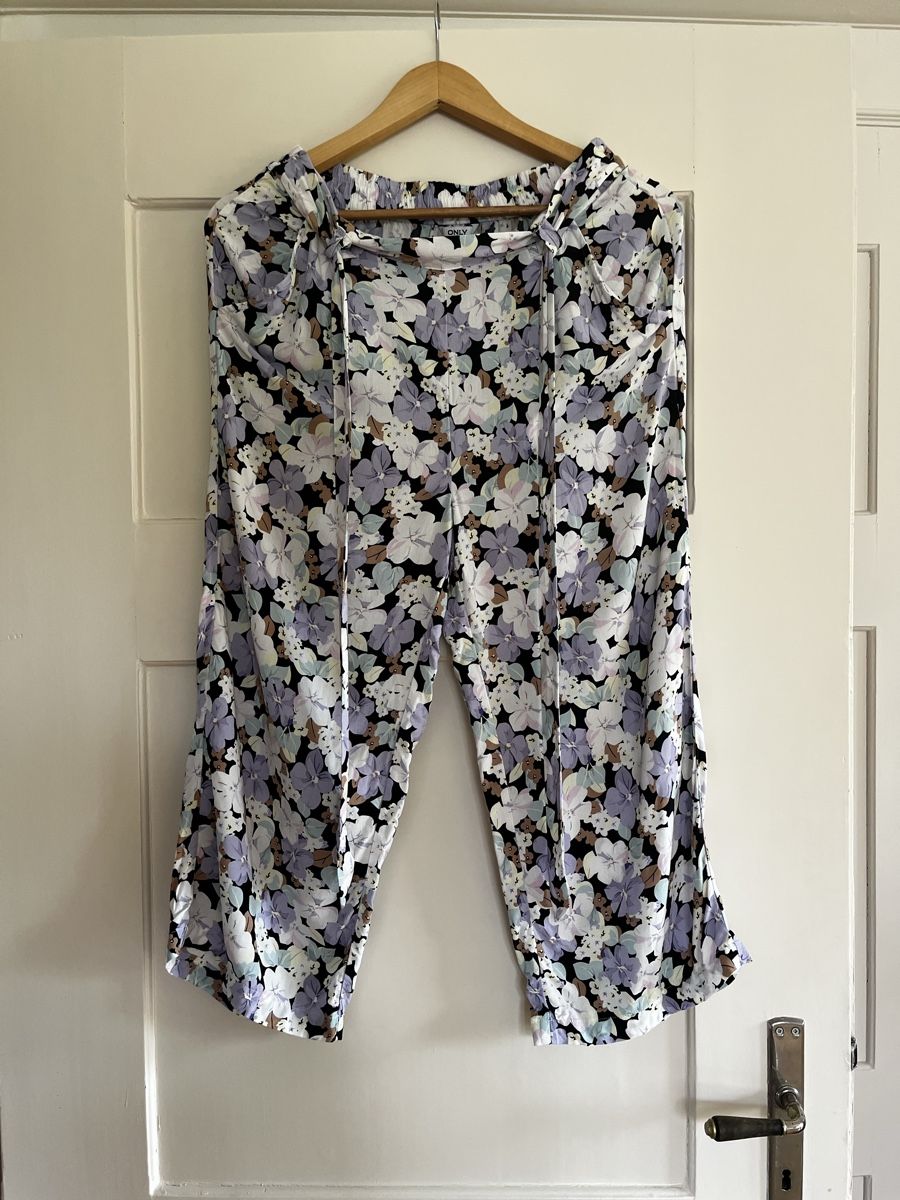 Only Pantaloni: Stoffhose Only Blumenmuster – Usato da Schaffhausen venduto da Nischa33