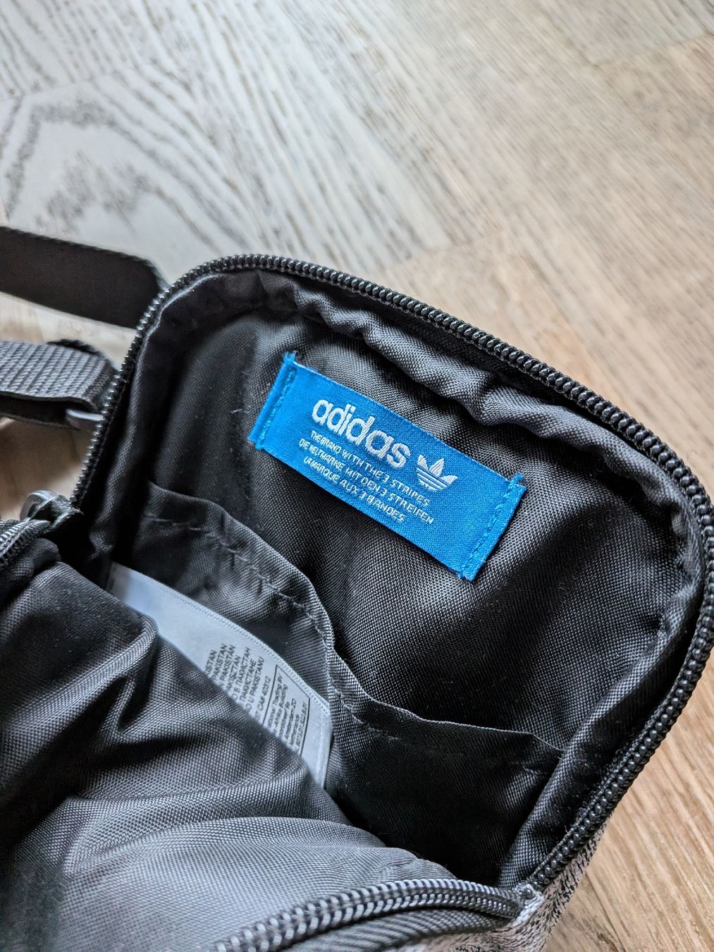 Adidas Taschen: Adidas Bauchtasche/Umhängetasche – Neu (gemäss Beschreibung) aus Burgdorf von Laur1nd 4