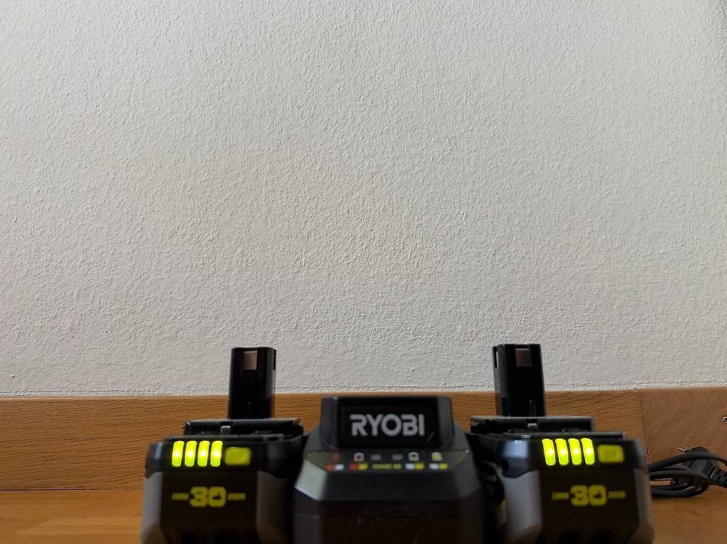 Meiko Gabbie, trasporto & Sicurezza: Ryobi Original set 2x 4Ah mit ladegerät – Nuovo e nell'imballaggio originale da Zollikofen venduto da Hoplaboom 5