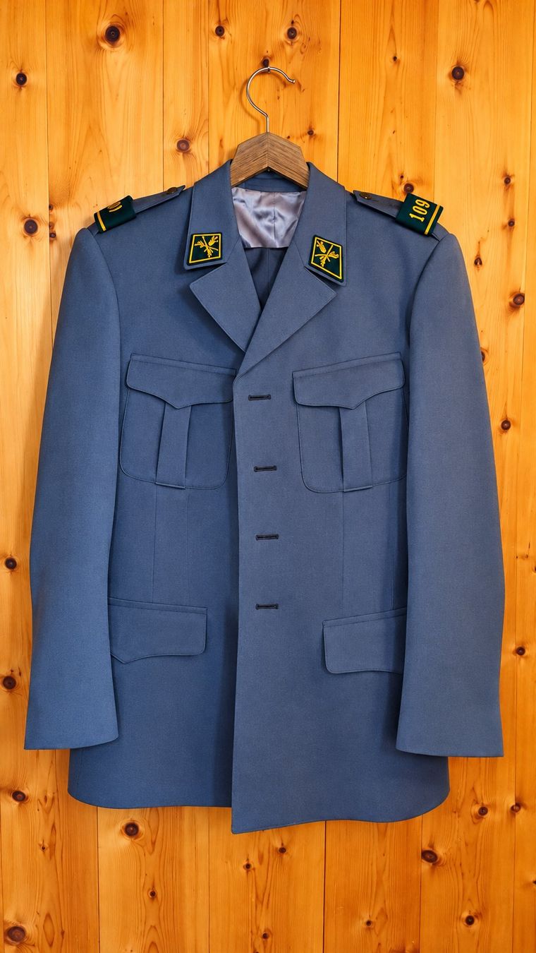 Schweizer Armee Uniformen: Schweizer Armee Ausgangsjacke – Gebraucht aus Wald ZH von SwissElegantShop