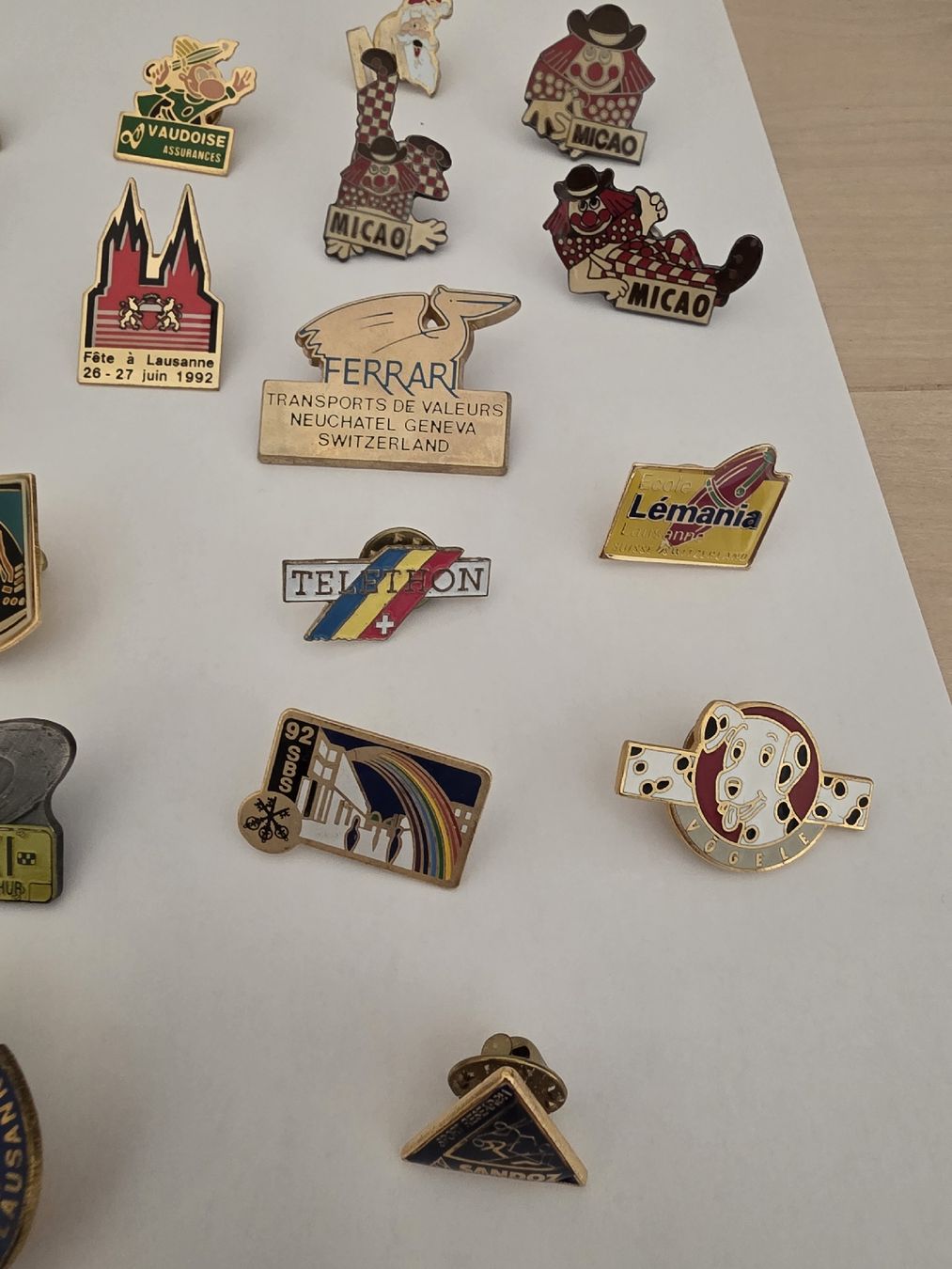 Swiss Placchette & Badge: 21 pins vintage Suisse – Usato da Paudex venduto da Pacalauma 2