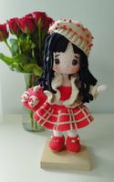 Poupée crochetée à la main, robe rouge à carreaux ❤️30 cm