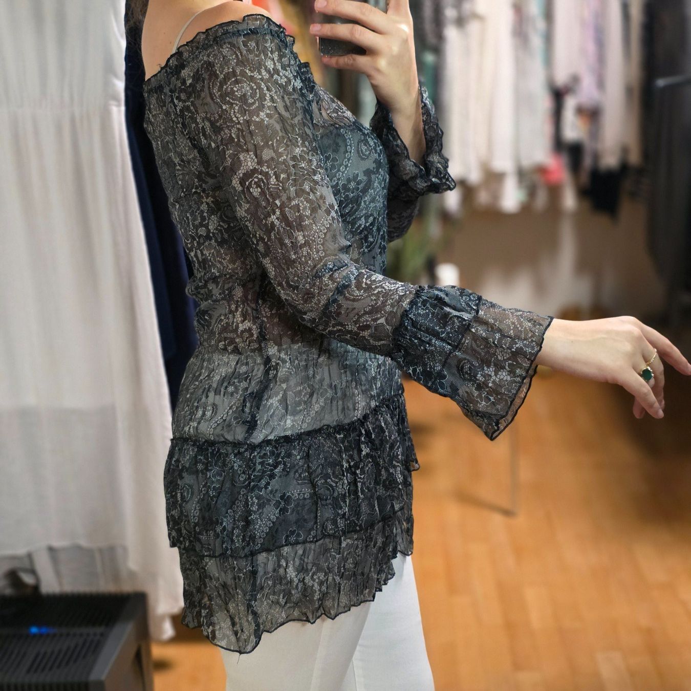 Tuniche: Transparente Bluse mit Glockenärmeln – elegant – Usato da Wald ZH venduto da CapLux 1