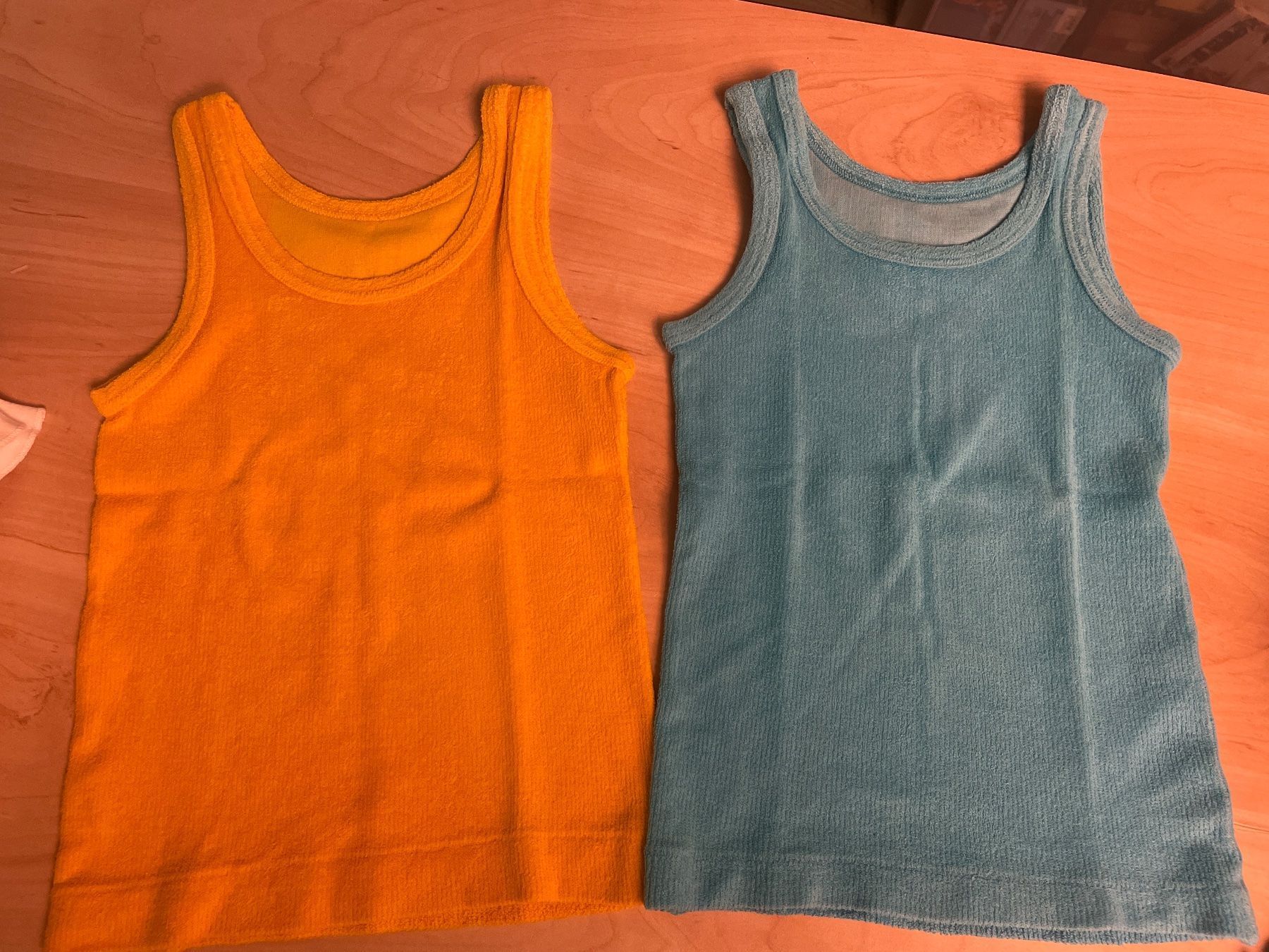Camicie, T-shirt & Polo: 2 Calida Top Gr.110 – Usato da Obergerlafingen venduto da cabo4