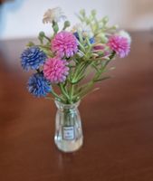 Wunderschöne Blumen mit Vase für Puppenhaus/Puppenstube 