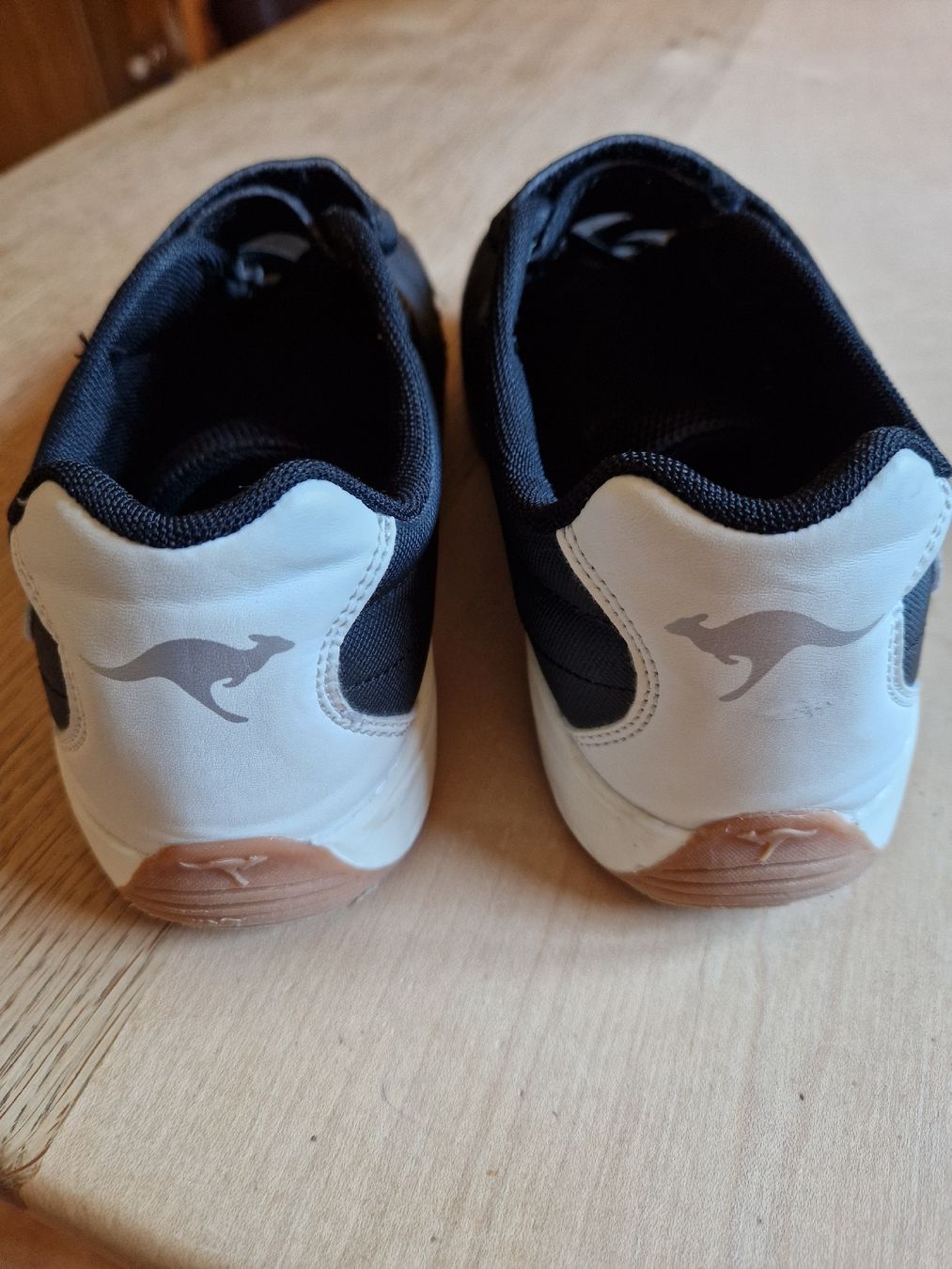 Schuhe für Jungen: KangaROOS Hallenschuhe, Grösse 37 schwarz  – Gebraucht aus Jaun von RD03 2