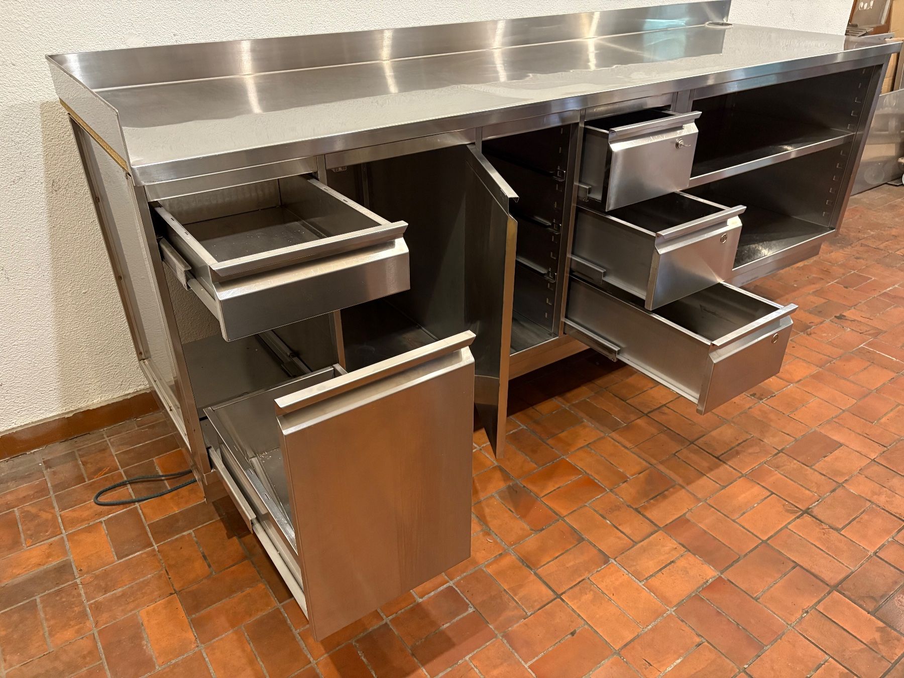 Cucine complete: Gastro Edelstahlmöbel Arbeitstisch – Usato da goldau venduto da G.app 5