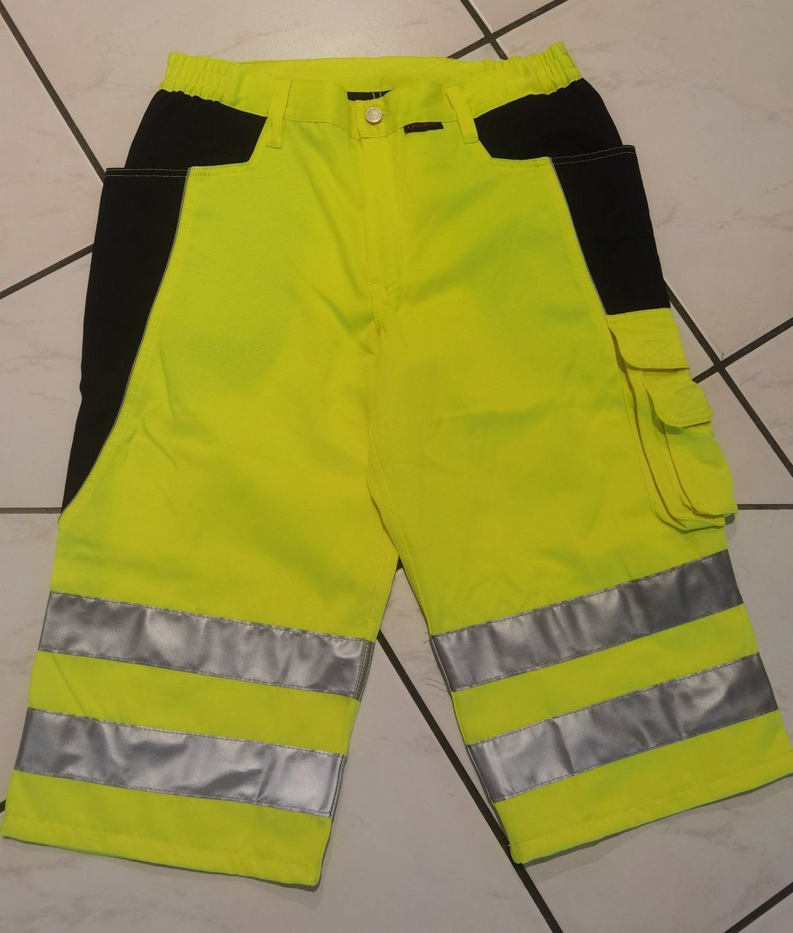 Pantaloni: Qualitex PRO 61936TW1 Warnschutz Arbeitsshorts Gr.44 – Nuovo e nell'imballaggio originale da Uerkheim venduto da Kaufoption 1