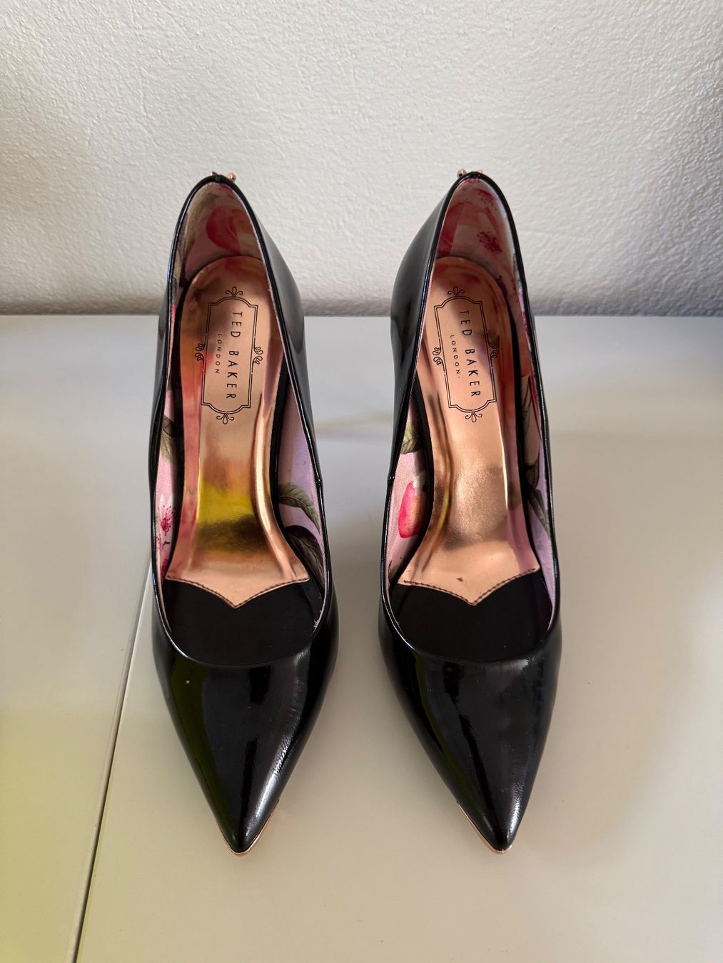 Ted Baker Scarpe da donna: Ted Baker Pumps Schwarz / Rosé Gold – Usato da Zürich venduto da sim.one00 1
