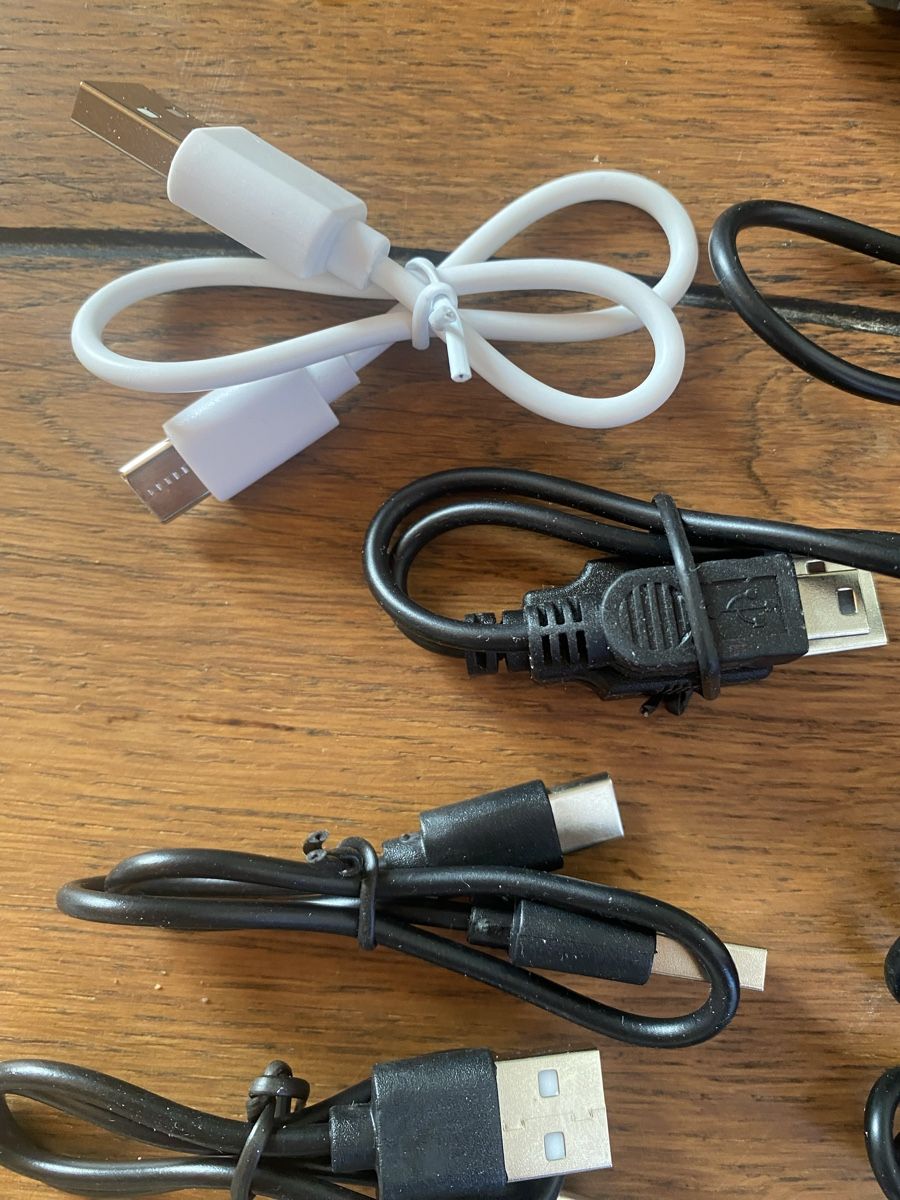 Câbles: 11 USB Kabel mit verschiedene Anschlüsse – Neuf (Voir description) à Oftringen par Orayamon86 3