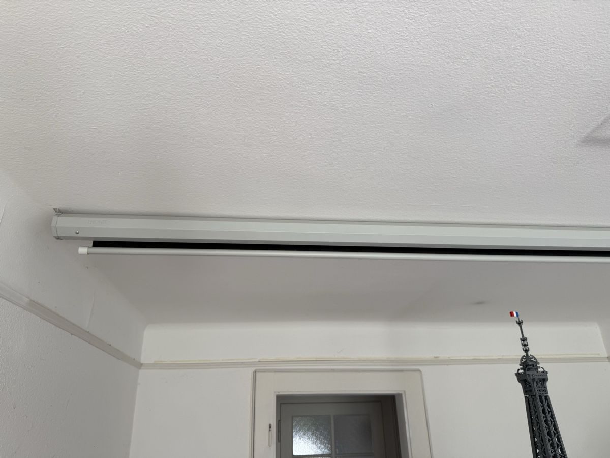 Autres accessoires: Écran de projection rétractable blanc 300cm largeur – D'occasion à Bulle par fra_7wng 1
