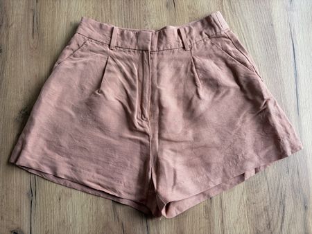 Kurze terracotta Leinenhosen