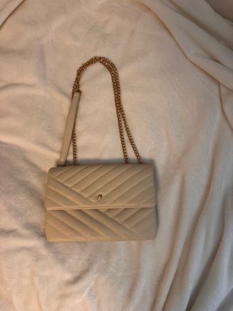 Umhängetasche beige mit goldener Kette guter Zustand