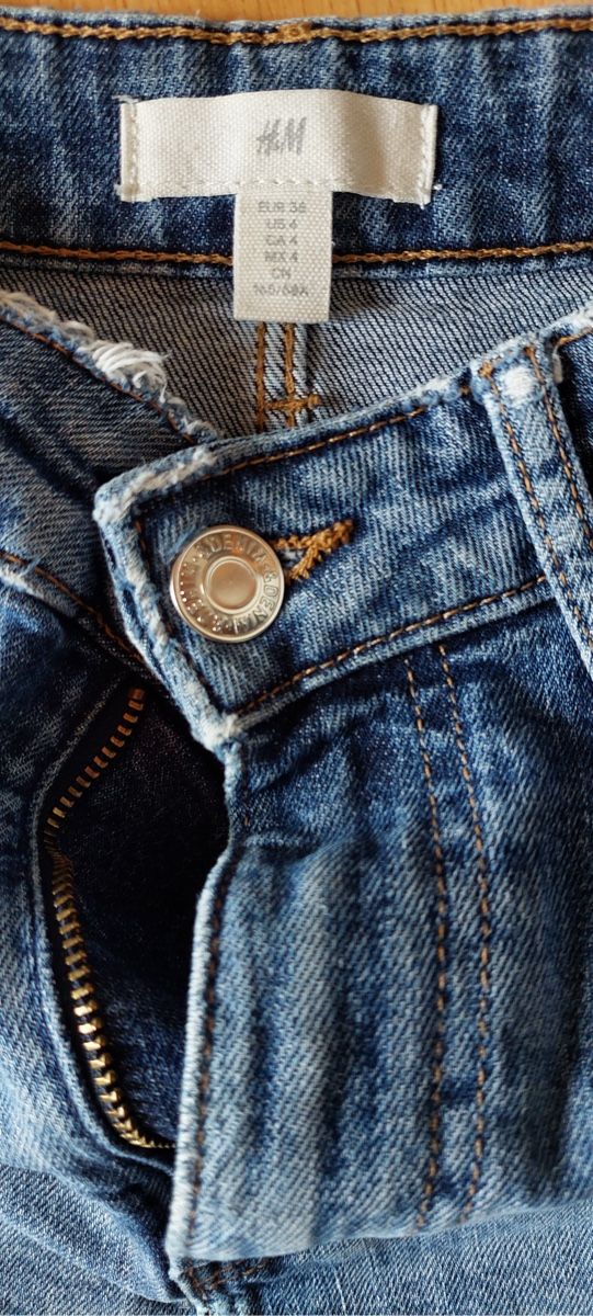 Jeans: Short en jeans (pack : 36 et M) – Usato da Épalinges venduto da lola_vp_99 2