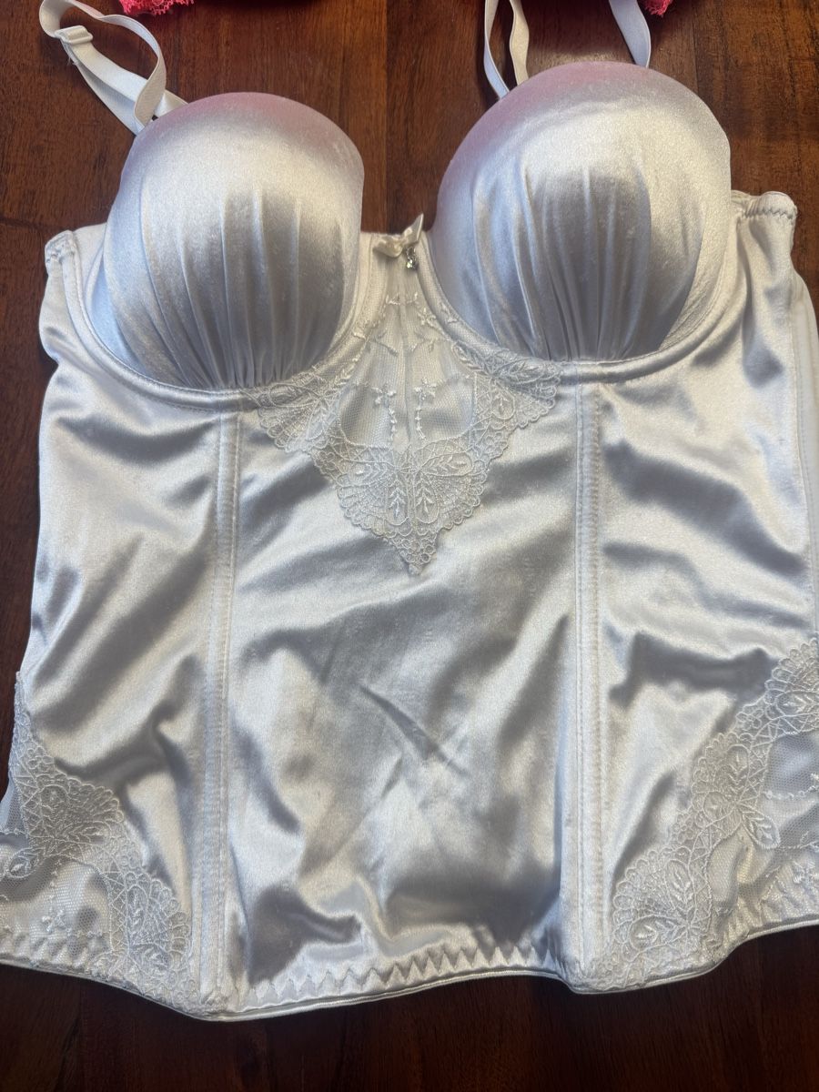 H&M Altra biancheria intima: H&M Satin Corsage, Weiss! 75A – Usato da Oftringen venduto da Makeq
