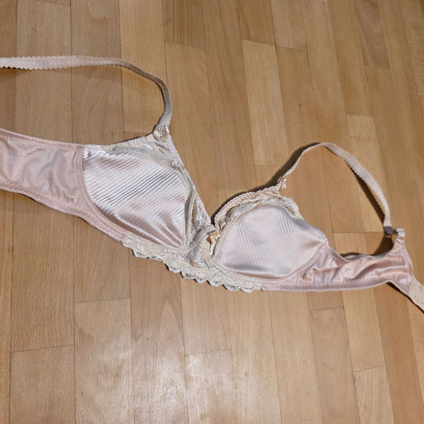 Altra biancheria intima: BH B90 nude ohne Polster Spitze – Usato da Wald ZH venduto da CapLux